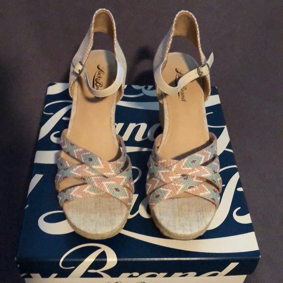 NEW LUCKY BRAND WEDGE SANDAL SIZE 8 - Picture 3 of 9